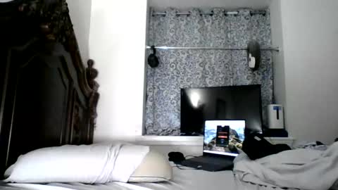 Snapshot of dominicanorico chatting on 07/23/26, 01:58 luis online show from 07/23/26, 01:58