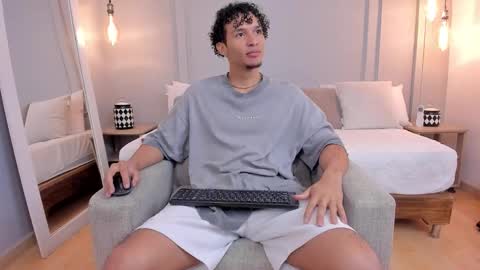 Dominick Star online show from 10/31/25, 04:02