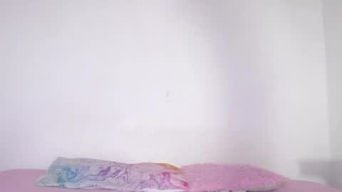 Snapshot of dominika_angel chatting on 05/28/26, 02:20 online show from 05/28/26, 02:20