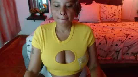 Snapshot of domink_gilr chatting on 06/10/26, 08:19 D O M I N K online show from 06/10/26, 08:19