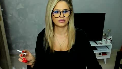 Tessa online show from 11/22/25, 10:20