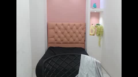 dona_tella online show from 09/12/25, 08:42