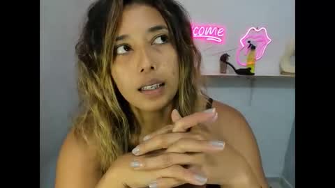 dona_tella online show from 05/11/26, 02:45