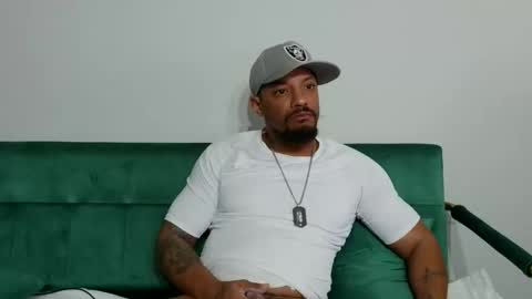 Snapshot of dong_masterson chatting on 02/28/26, 06:31 Gifted online show from 02/28/26, 06:31