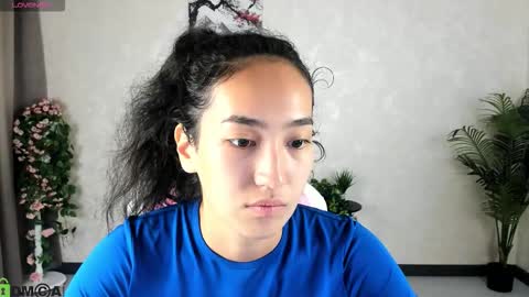 Aura online show from 09/22/25, 03:41