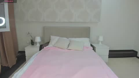 Snapshot of donnaaa_evans chatting on 06/18/26, 10:47 Donna On GMT2 Mon-Fri 3-9 AM online show from 06/18/26, 10:47