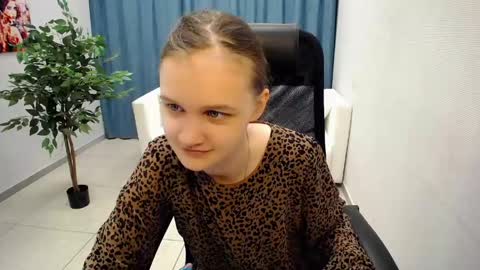 Sia online show from 05/25/26, 11:05