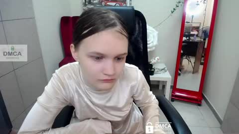Sia online show from 05/31/26, 06:10
