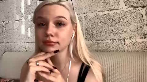 Stella online show from 10/16/25, 08:15