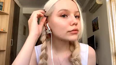 Stella online show from 10/17/25, 11:24