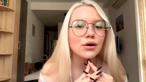 Stella online show from 10/19/25, 12:39