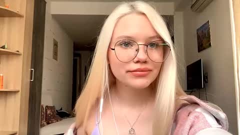 Stella online show from 10/20/25, 12:16