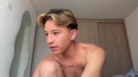 Snapshot of dontcallmeangell chatting on 01/15/26, 01:16 dontcallmeangell online show from 01/15/26, 01:16