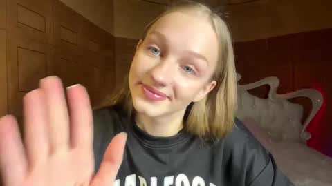 Anika online show from 03/25/26, 04:35