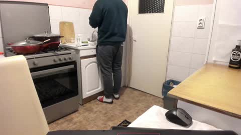 Snapshot of doriancretu95 chatting on 12/05/24, 05:37 menu below online show from 12/05/24, 05:37