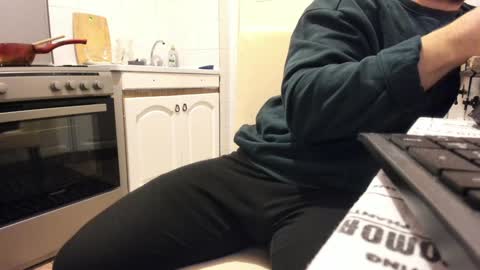 Snapshot of doriancretu95 chatting on 12/17/24, 06:42 menu below online show from 12/17/24, 06:42