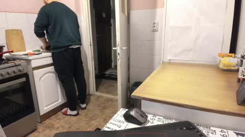 Snapshot of doriancretu95 chatting on 12/19/24, 06:01 menu below online show from 12/19/24, 06:01