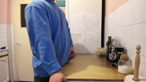 Snapshot of doriancretu95 chatting on 12/23/24, 12:19 menu below online show from 12/23/24, 12:19