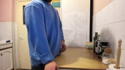 Snapshot of doriancretu95 chatting on 12/24/24, 11:17 menu below online show from 12/24/24, 11:17