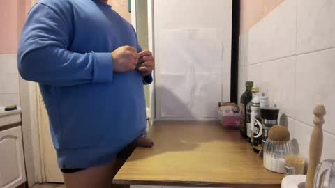 Snapshot of doriancretu95 chatting on 12/29/24, 05:33 menu below online show from 12/29/24, 05:33