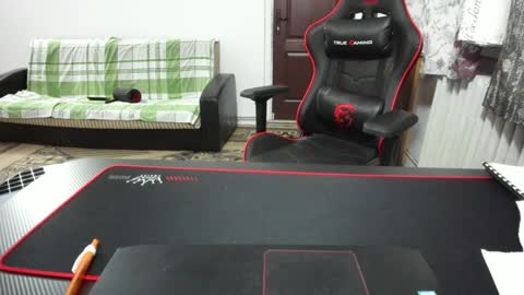 Snapshot of doriancretu95 chatting on 01/11/25, 07:49 menu below online show from 01/11/25, 07:49