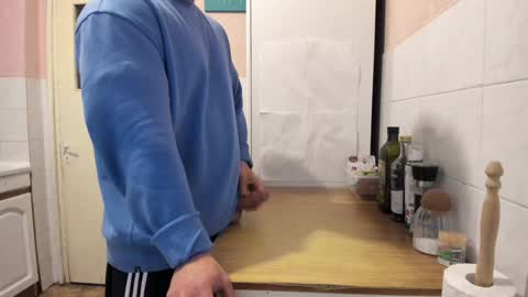 Snapshot of doriancretu95 chatting on 01/29/25, 08:18 menu below online show from 01/29/25, 08:18