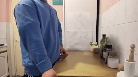 Snapshot of doriancretu95 chatting on 02/16/25, 10:10 menu below online show from 02/16/25, 10:10