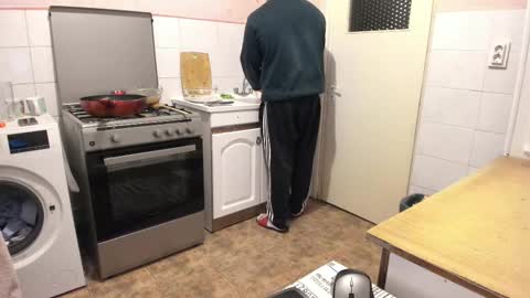 Snapshot of doriancretu95 chatting on 03/10/25, 06:12 menu below online show from 03/10/25, 06:12