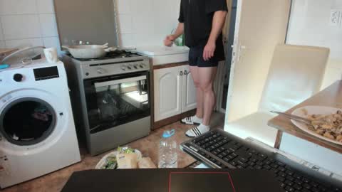 Snapshot of doriancretu95 chatting on 09/27/25, 12:43 menu below online show from 09/27/25, 12:43