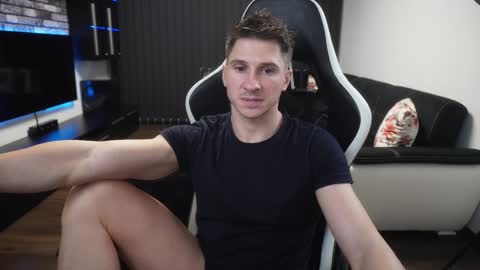 Dorian Reyes online show from 12/18/24, 02:32