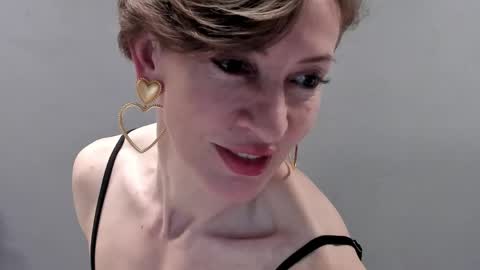 Snapshot of dorothy_meyer chatting on 05/04/26, 10:33 Dorothy Next stream on Monday at 3am-9am online show from 05/04/26, 10:33
