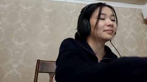 Snapshot of dorothygreene chatting on 10/30/25, 06:30 YuKi online show from 10/30/25, 06:30