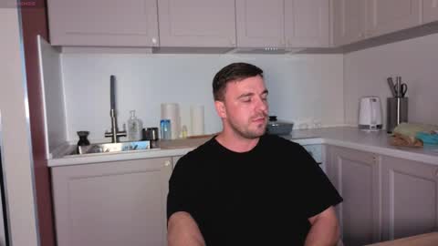 Snapshot of dosilasa chatting on 09/14/25, 03:22 Sasha online show from 09/14/25, 03:22