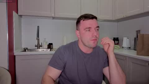 Snapshot of dosilasa chatting on 09/28/25, 05:51 Sasha online show from 09/28/25, 05:51