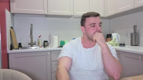 Snapshot of dosilasa chatting on 10/20/25, 06:19 Sasha online show from 10/20/25, 06:19