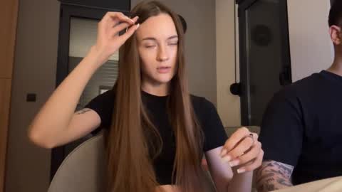 Snapshot of double_sun chatting on 09/18/25, 08:33 Alice and Mark online show from 09/18/25, 08:33