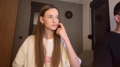 Snapshot of double_sun chatting on 10/14/25, 07:03 Alice and Mark online show from 10/14/25, 07:03