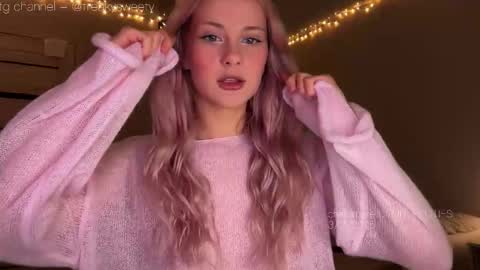 Snapshot of doublecuties chatting on 11/04/25, 12:59 Lana Eva dont forget to give us a thumb up online show from 11/04/25, 12:59