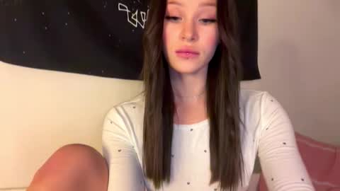 MOLLYYYY dont forget to give me a thumb up online show from 10/28/25, 06:21