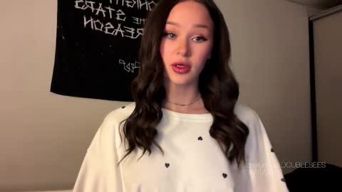 MOLLYYYY dont forget to give me a thumb up online show from 11/18/25, 11:58