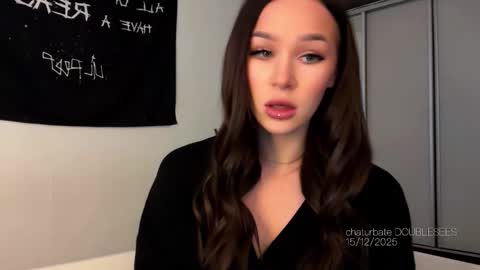 MOLLYYYY dont forget to give me a thumb up online show from 12/15/25, 06:06