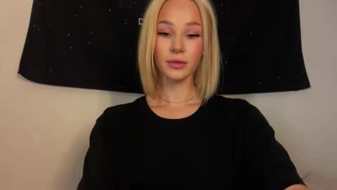 MOLLYYYY dont forget to give me a thumb up online show from 04/24/26, 04:37