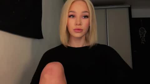 MOLLYYYY dont forget to give me a thumb up online show from 05/04/26, 04:08