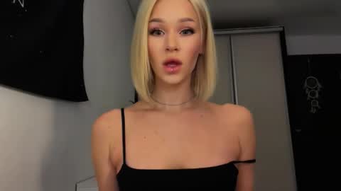 MOLLYYYY dont forget to give me a thumb up online show from 05/05/26, 02:52