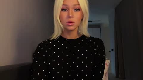 MOLLYYYY dont forget to give me a thumb up online show from 08/09/26, 10:09