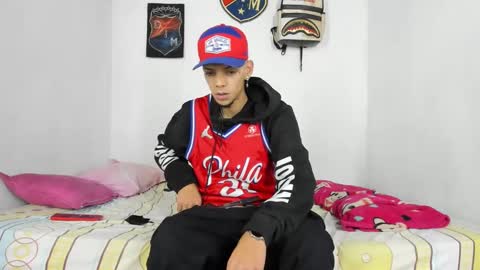 Snapshot of douglas_gallegos chatting on 12/12/24, 01:43 douglas_gallegos online show from 12/12/24, 01:43