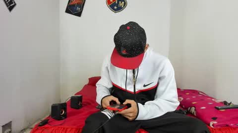 Snapshot of douglas_gallegos chatting on 02/18/25, 02:05 douglas_gallegos online show from 02/18/25, 02:05