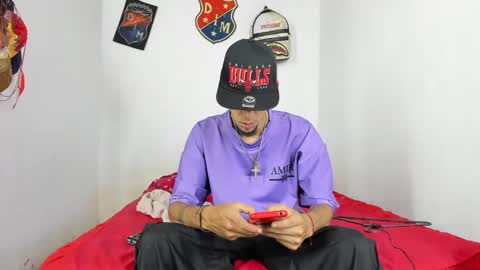 Snapshot of douglas_gallegos chatting on 02/24/25, 12:20 douglas_gallegos online show from 02/24/25, 12:20