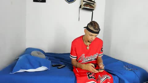 Snapshot of douglas_gallegos chatting on 12/16/25, 06:02 douglas_gallegos online show from 12/16/25, 06:02