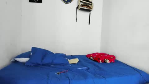 Snapshot of douglas_gallegos chatting on 12/18/25, 08:04 douglas_gallegos online show from 12/18/25, 08:04